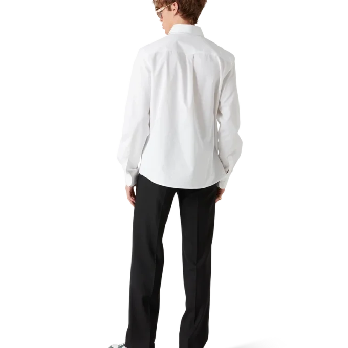 Besticktes orangefarbenes Oxford-Hemd Besticktes orangefarbenes Oxford-Hemd