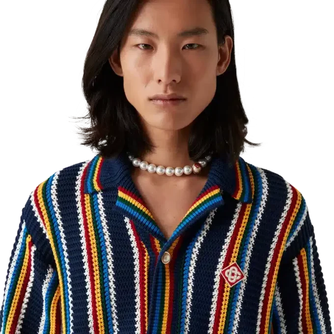 Gehäkeltes Streifenhemd