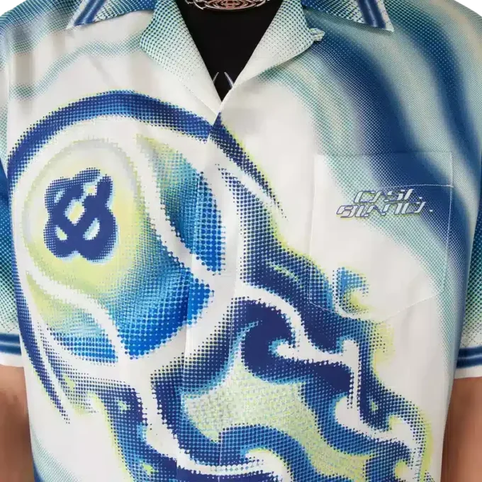 Das „Art of the Serve“-Seidenhemd mit kurzen Shorts