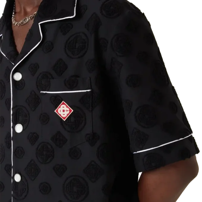 Frottee-Monogramm-Hemd mit kurzen Shorts Frottee-Monogramm-Hemd mit kurzen Shorts