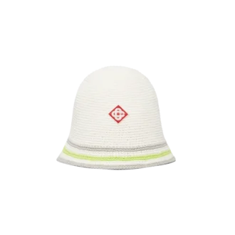 Gestreifte Häkelmütze