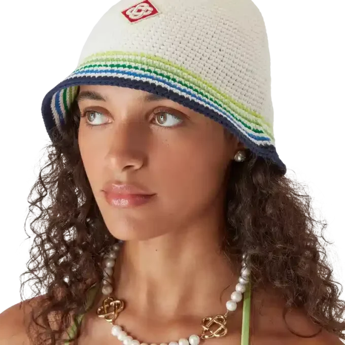 Gestreifte Häkelmütze