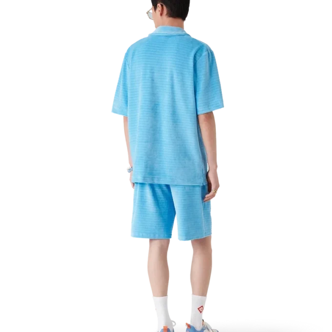 Gestreiftes Kurzarm-Shorts-Hemd aus Velours Gestreiftes Kurzarm-Shorts-Hemd aus Velours