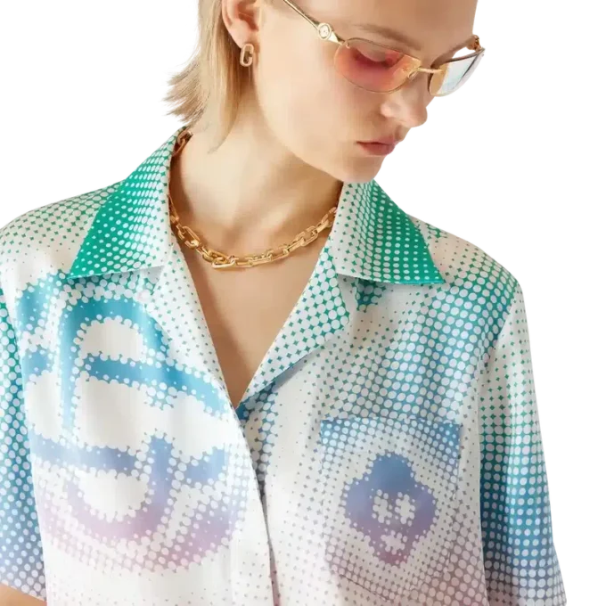 Kurzarmhemd mit Halbton-Logo und kubanischem Kragen Kurzarmhemd mit Halbton-Logo und kubanischem Kragen