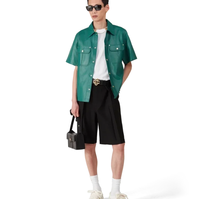Kurzärmeliges Lederhemd mit Shorts Kurzärmeliges Lederhemd mit Shorts