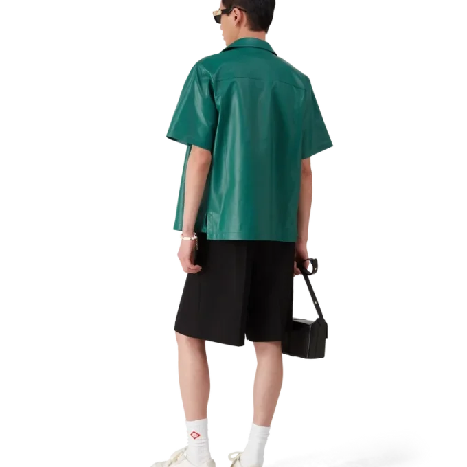 Kurzärmeliges Lederhemd mit Shorts Kurzärmeliges Lederhemd mit Shorts