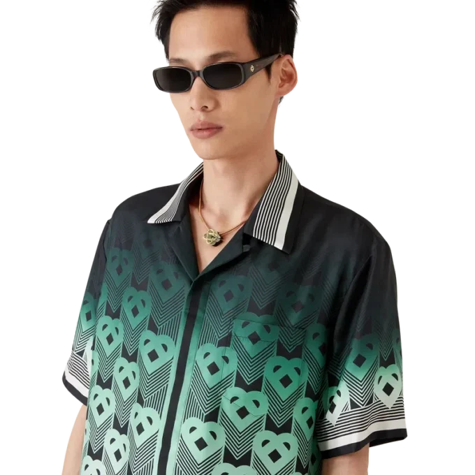 Kurzärmeliges Seidenhemd mit Farbverlaufs-Monogramm Kurzärmeliges Seidenhemd mit Farbverlaufs-Monogramm