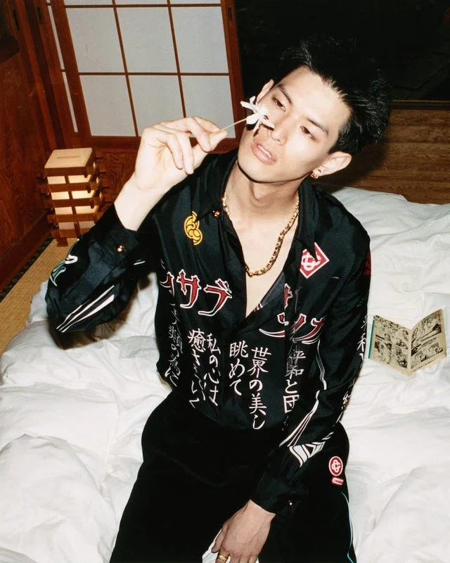 Emblem Langarmhemd aus Seidensatin Emblem Langarmhemd aus Seidensatin