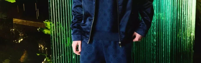 Marineblaues Monogramm-Kurzarmhemd