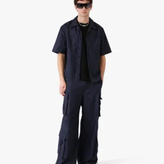 Marineblaues Kurzarmhemd mit Halbton-Monogramm