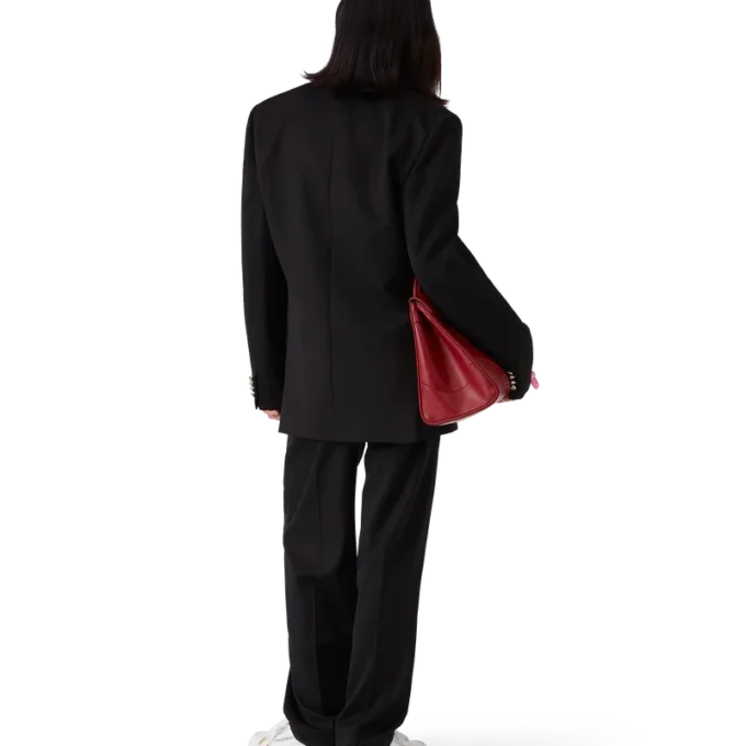 Maßgeschneiderte Hose aus Wolle mit fünf Falten Maßgeschneiderte Hose aus Wolle mit fünf Falten