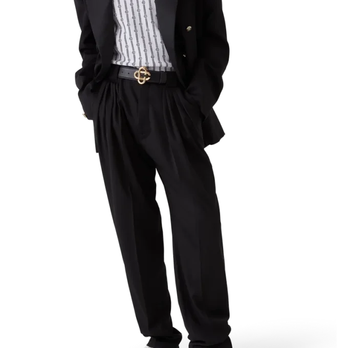 Maßgeschneiderte Hose aus Wolle mit fünf Falten Maßgeschneiderte Hose aus Wolle mit fünf Falten