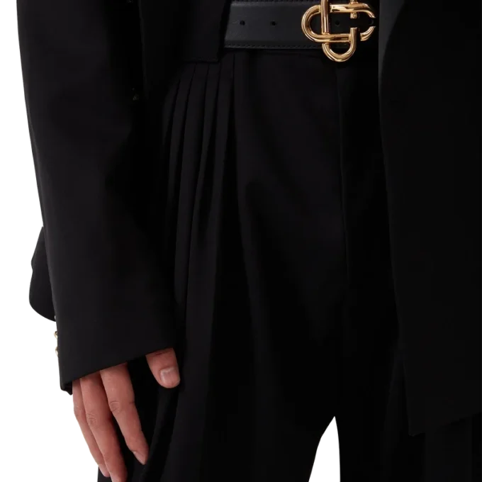 Maßgeschneiderte Hose aus Wolle mit fünf Falten Maßgeschneiderte Hose aus Wolle mit fünf Falten