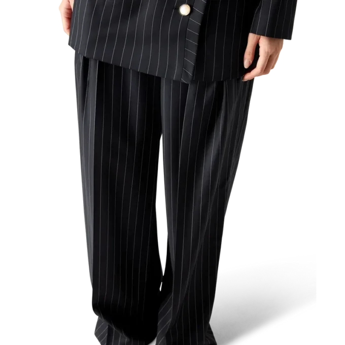 Maßgeschneiderte Hose aus Wolle mit Nadelstreifen und dreifacher Falte