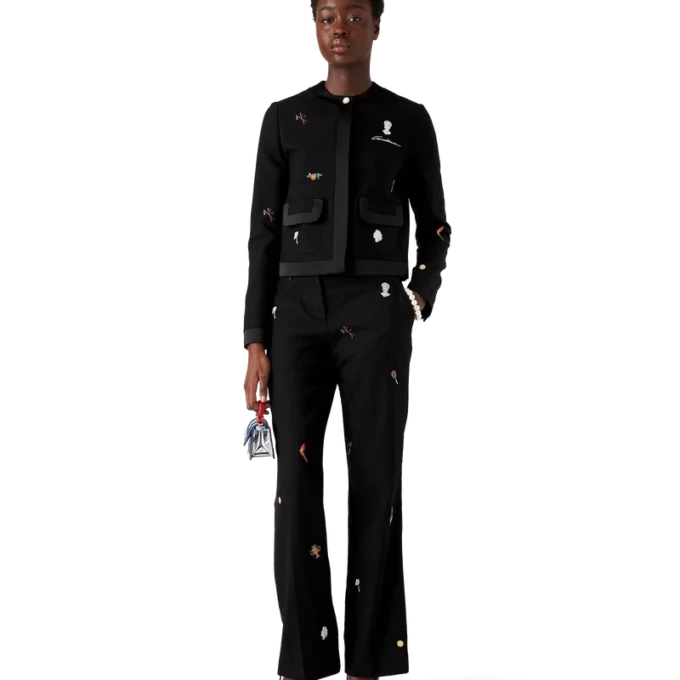 Maßgeschneiderte Wollhose mit gesticktem Motiv