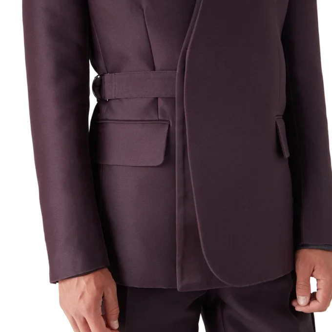 Maßgeschneiderte Wickeljacke aus Woll-Seiden-Mischung Maßgeschneiderte Wickeljacke aus Woll-Seiden-Mischung