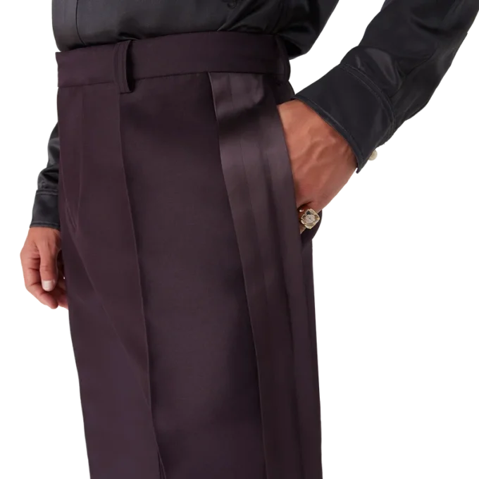 Maßgeschneiderte Woll-Seiden-Hose mit Seitenstreifen von Blend Maßgeschneiderte Woll-Seiden-Hose mit Seitenstreifen von Blend