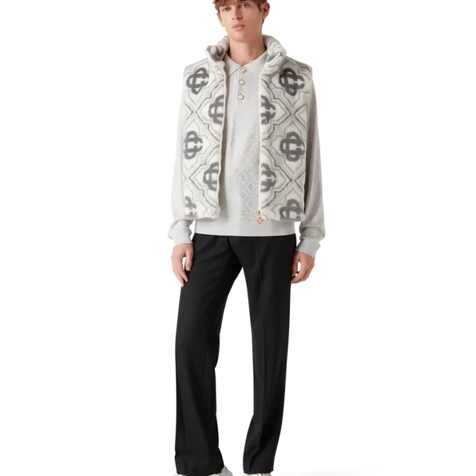 Monogramm-Weste aus Kunstfell