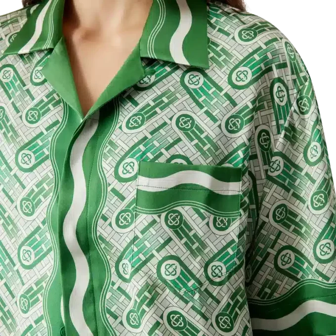 Ping-Pong-Seidenhemd mit kurzen Shorts