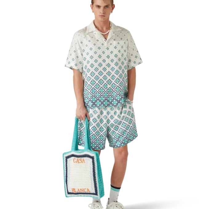 Seidenhemd mit Monogramm und Farbverlauf in Shorts-Form