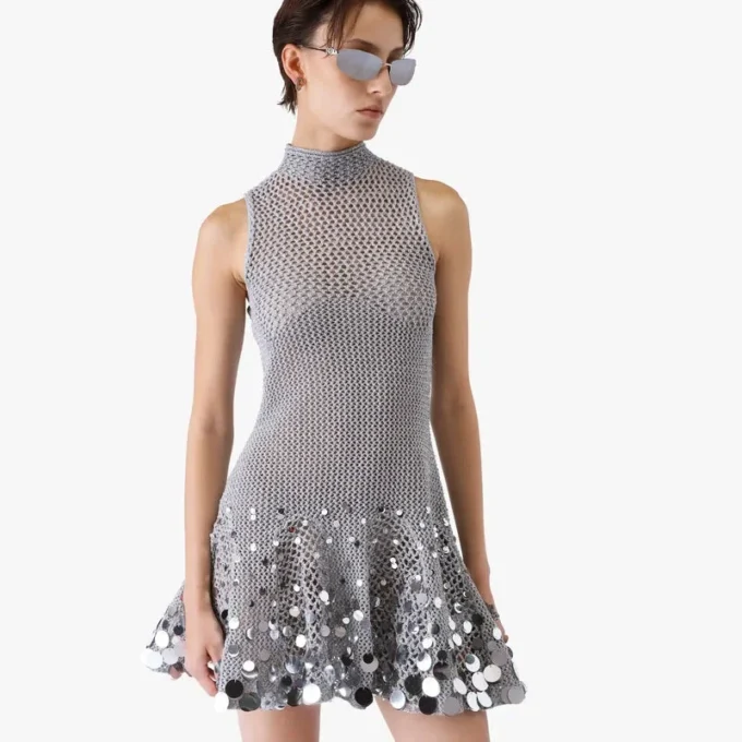 Silbernes Mini-Kleid mit Häkelspiegel