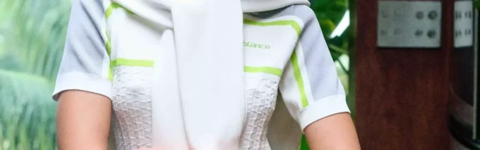 Tenniskleidung mit Reißverschluss