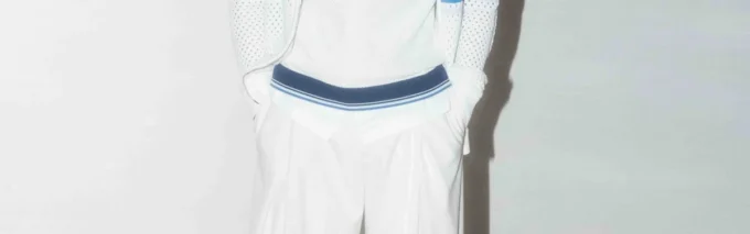 Weiß-blau gestreifte Mesh-Trainingsjacke