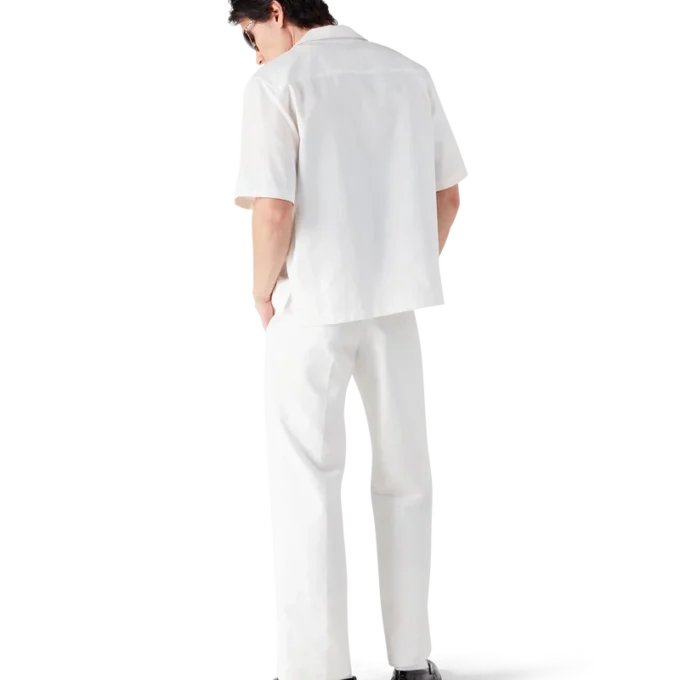 Weiße Chino-Hose mit Monogramm