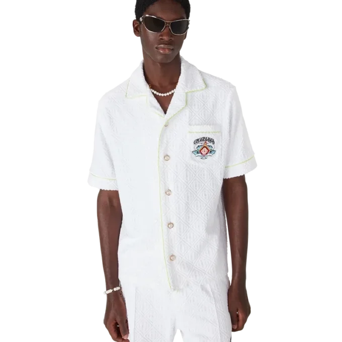 Weißes klassisches Frottee-Shirt mit kurzen Ärmeln