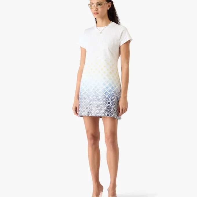 Weißes T-Shirt-Kleid mit Monogramm in Farbverlauf Weißes T-Shirt-Kleid mit Monogramm in Farbverlauf